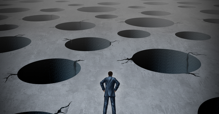 5-Biggest-Pitfalls-of-Your-Call-Center-DT_cropped