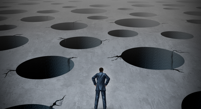 5-Biggest-Pitfalls-of-Your-Call-Center-DT_cropped